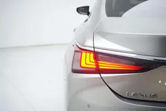 2022 Lexus ES 200 Excellence — фото 13