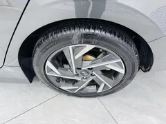 2023 Hyundai Elantra 1.5L CVT LUX Premium — фото 14