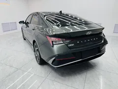 2023 Hyundai Elantra 1.5L CVT LUX Premium — фото 18