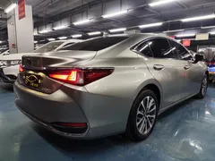 2021 Lexus ES 200 Excellence — фото 16