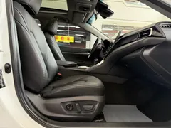 2023 Toyota Camry 2.5Q Flagship, белый — фото 7