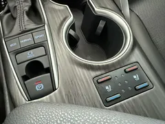 2023 Toyota Camry 2.5Q Flagship, белый — фото 12