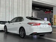 2023 Toyota Camry 2.5Q Flagship, белый — фото 18