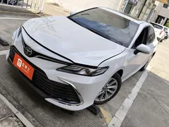 2021 Toyota Camry 2.0G Luxury, белый — фото 1