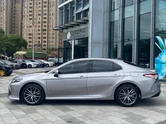 2021 Toyota Camry 2.5G Luxury — фото 3