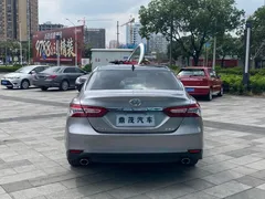 2021 Toyota Camry 2.5G Luxury — фото 4