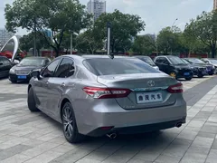 2021 Toyota Camry 2.5G Luxury — фото 7