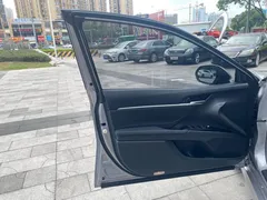 2021 Toyota Camry 2.5G Luxury — фото 8