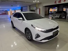 2023 Kia Cerato 1.5L IVT Luxury, белый — фото 3