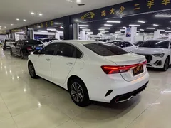 2023 Kia Cerato 1.5L IVT Luxury, белый — фото 13