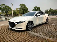 2021 Mazda Mazda3 2.0L AT, белый — фото 1