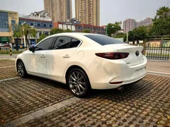 2021 Mazda Mazda3 2.0L AT, белый — фото 7