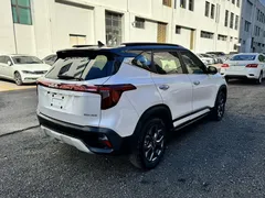2023 Kia Seltos 1.5L IVT Luxury, белый — фото 6