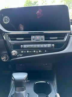 2022 Lexus ES 200 Excellence, белый — фото 13