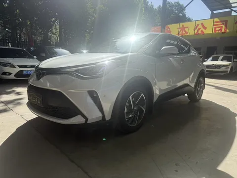 2022 Toyota C-HR 2.0L Leading
