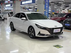 2022 Hyundai Elantra 1.5L CVT LUX Premium, белый — фото 3
