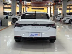 2022 Hyundai Elantra 1.5L CVT LUX Premium, белый — фото 8