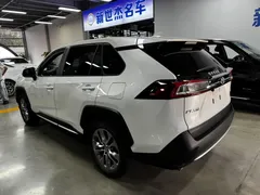 2023 Toyota Wildlander 2.0L 2WD Urban, белый — фото 12