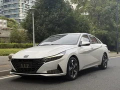 2022 Hyundai Elantra 1.5L CVT LUX Premium, белый — фото 1