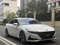 2022 Hyundai Elantra 1.5L CVT LUX Premium, белый — фото 3