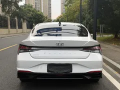 2022 Hyundai Elantra 1.5L CVT LUX Premium, белый — фото 4