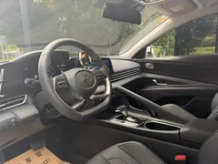 2022 Hyundai Elantra 1.5L CVT LUX Premium, белый — фото 6