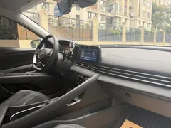2022 Hyundai Elantra 1.5L CVT LUX Premium, белый — фото 8