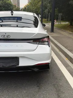 2022 Hyundai Elantra 1.5L CVT LUX Premium, белый — фото 11