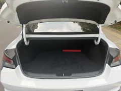 2022 Hyundai Elantra 1.5L CVT LUX Premium, белый — фото 14