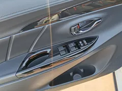 2022 Toyota Yaris L Zhixuan 1.5L CVT Luxury Plus, белый — фото 12