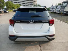 2022 Toyota Yaris L Zhixuan 1.5L CVT Luxury Plus, белый — фото 17