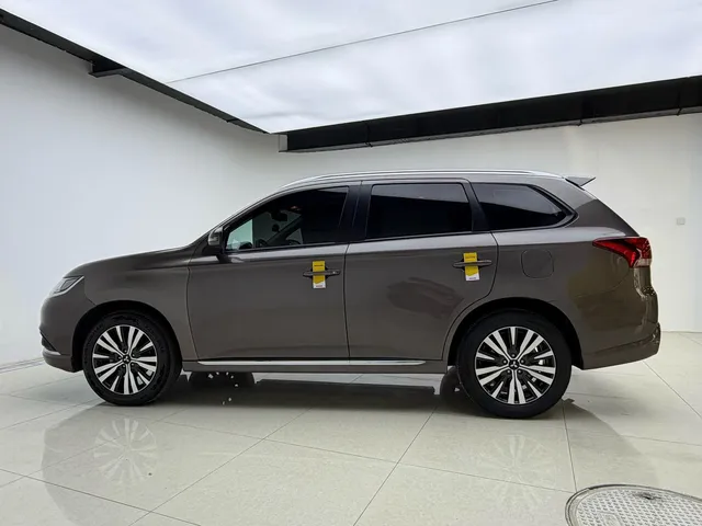2021 Mitsubishi Outlander 2.0L 2WD 5-seat