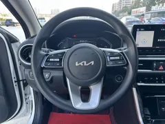 2021 Kia Cerato 1.5L CVT Fashion, белый — фото 12