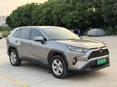 2022 Toyota RAV4 2.0L CVT 2WD Urban — фото 3