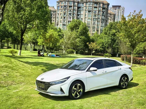 2021 Hyundai Elantra 1.5L CVT LUX Premium