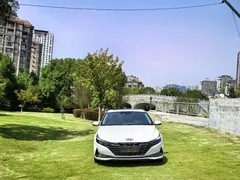 2021 Hyundai Elantra 1.5L CVT LUX Premium, белый — фото 2