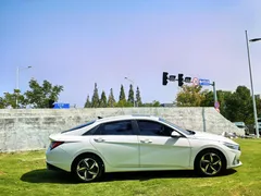 2021 Hyundai Elantra 1.5L CVT LUX Premium, белый — фото 7