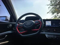 2021 Hyundai Elantra 1.5L CVT LUX Premium, белый — фото 13