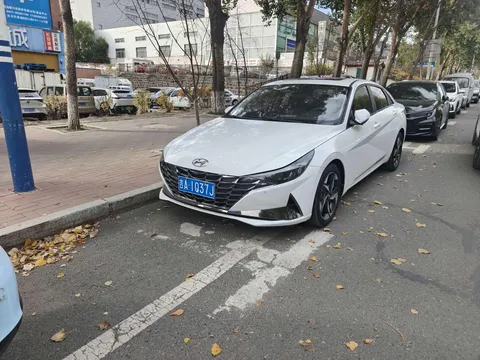 2022 Hyundai Elantra 1.5L CVT LUX Premium