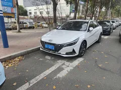 2022 Hyundai Elantra 1.5L CVT LUX Premium, белый — фото 1