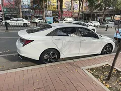 2022 Hyundai Elantra 1.5L CVT LUX Premium, белый — фото 4
