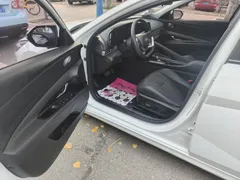 2022 Hyundai Elantra 1.5L CVT LUX Premium, белый — фото 9
