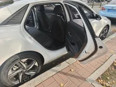2022 Hyundai Elantra 1.5L CVT LUX Premium, белый — фото 11