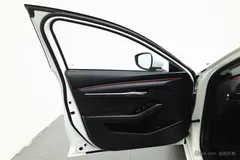 2023 Mazda Mazda3 2.0L AT, белый — фото 9