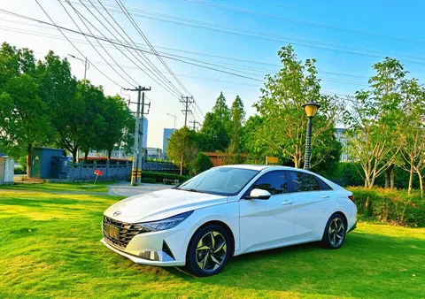 2021 Hyundai Elantra 1.5L CVT LUX Premium