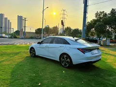 2021 Hyundai Elantra 1.5L CVT LUX Premium, белый — фото 4