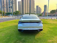 2021 Hyundai Elantra 1.5L CVT LUX Premium, белый — фото 5