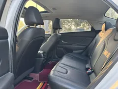 2021 Hyundai Elantra 1.5L CVT LUX Premium, белый — фото 9