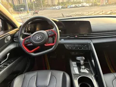 2021 Hyundai Elantra 1.5L CVT LUX Premium, белый — фото 10