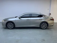 2022 Lexus ES 200 Excellence — фото 4